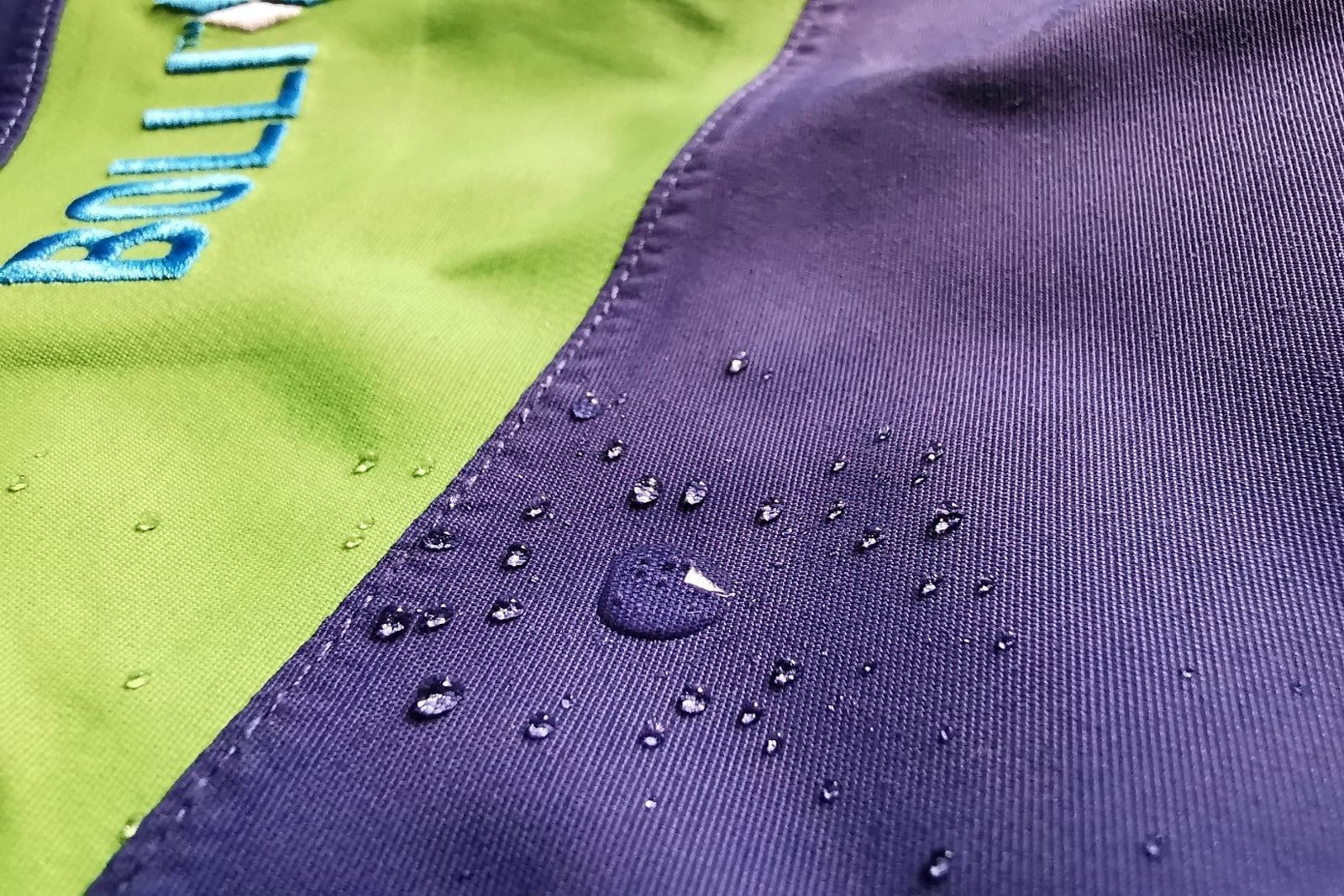 BOLLI-Cool-Dog-Bandana-waterproof-repellent-drops-Blog